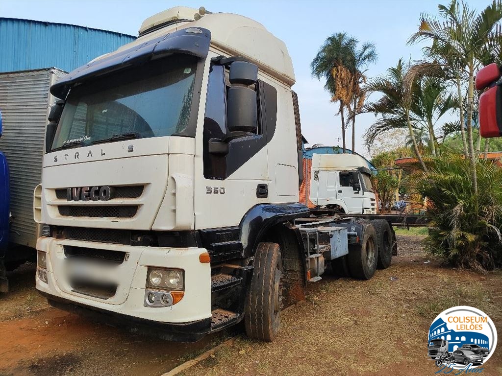 IVECO/STRALIS 530S36T 6X2 ANO 2013/2014 IVECO/STRALIS 530S36T 6X2 ANO 2013/2014