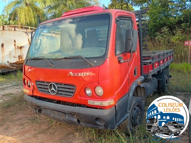 MERCEDES-BENZ 715C 2P ANO 2005/2006